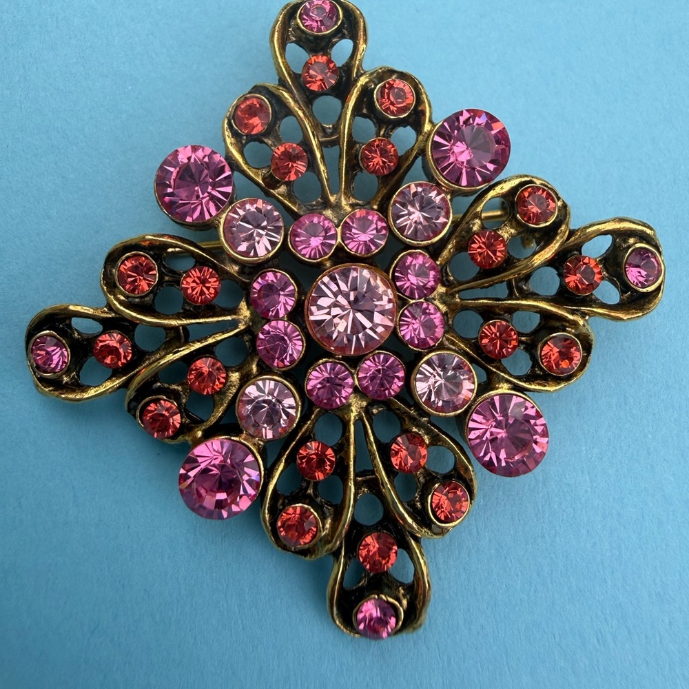 Vintage Brooch W/ Glass Multi Toned Pink Faceted Stones, Approx. 1 3/8”x 1 3/8”